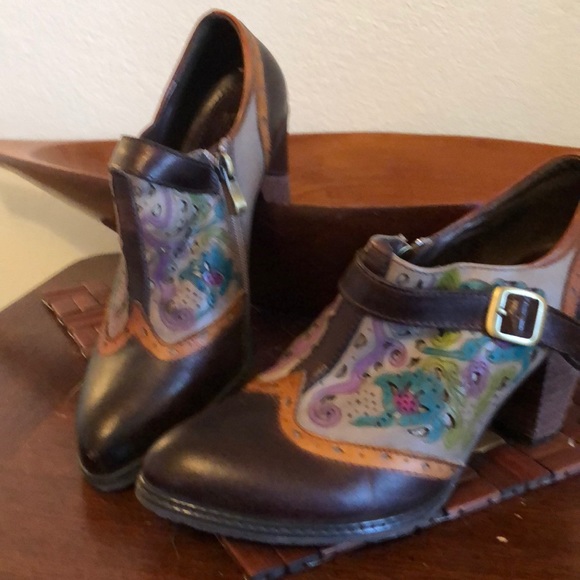 Brown ankle booties with 2” heel - Picture 1 of 5